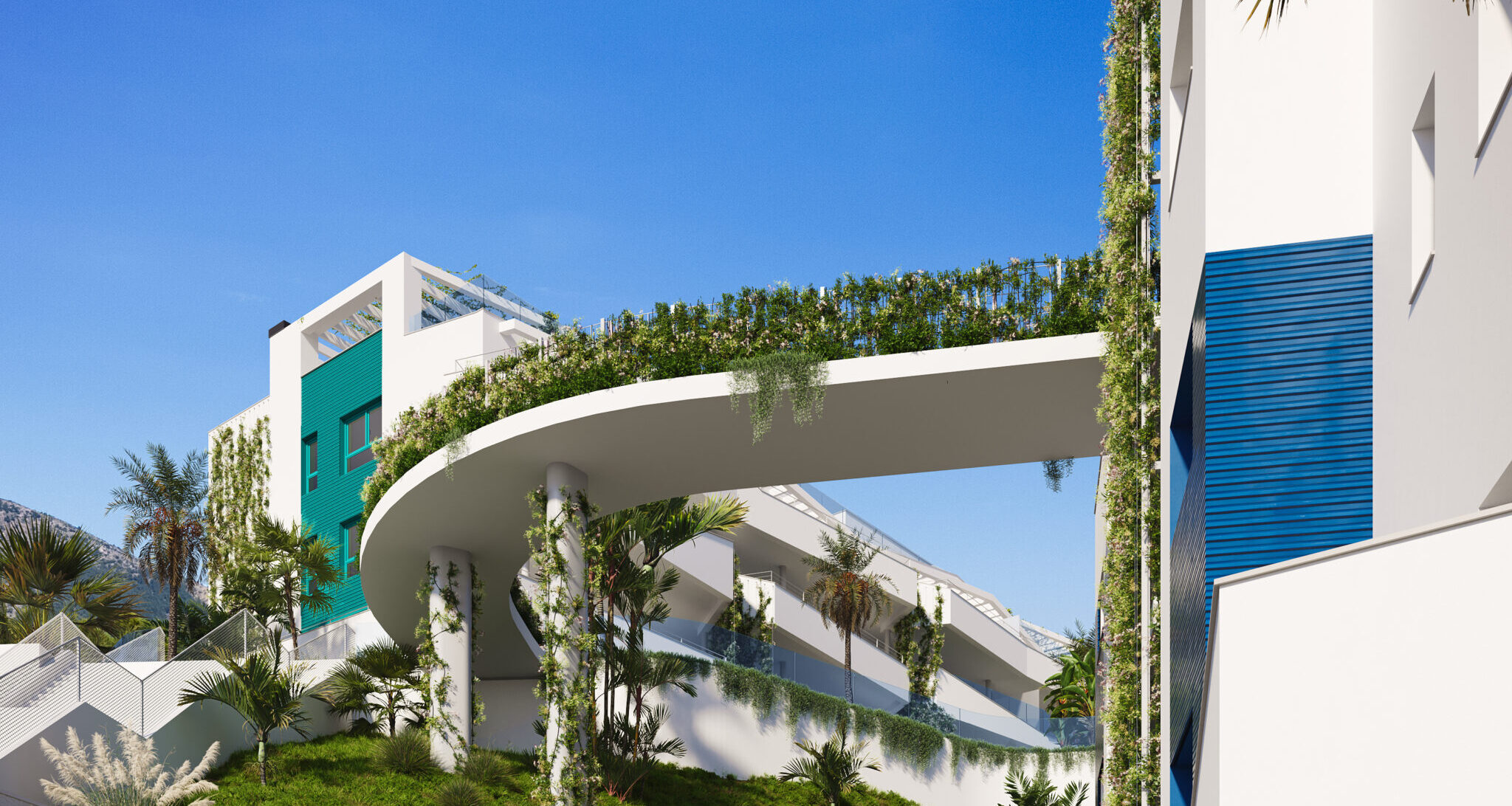 Edificio residencial de diseño moderno con pasarela elevada cubierta de vegetación y fachadas blancas y azules en la Costa del Sol.